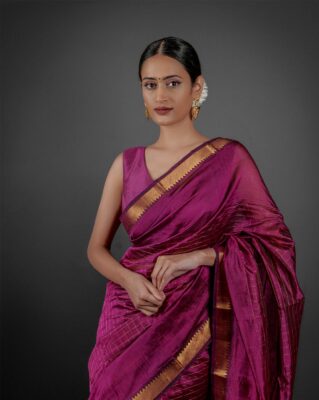 Magenta Mangalgiri Silk Saree for Apple shaped body at Mirra Clothing