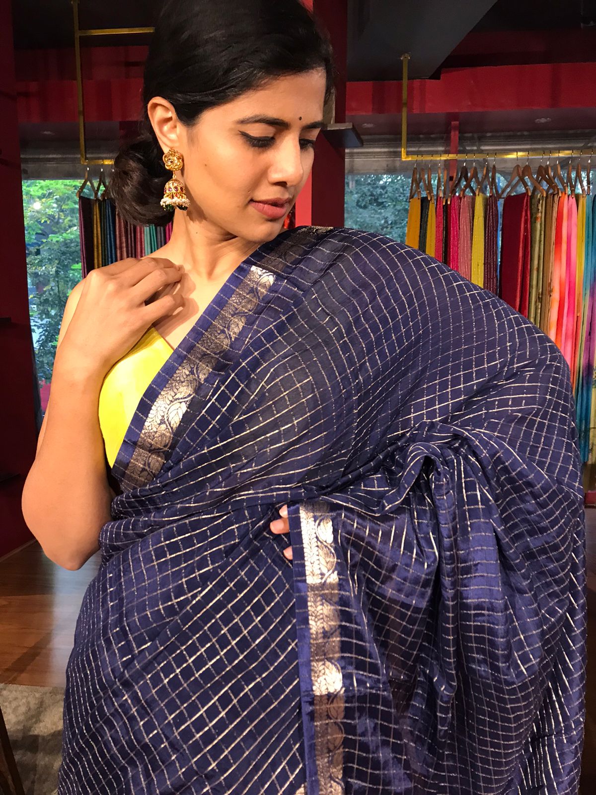 45 Latest Plain saree with Designer Blouse Ideas, Glam up your Plain saree  looks