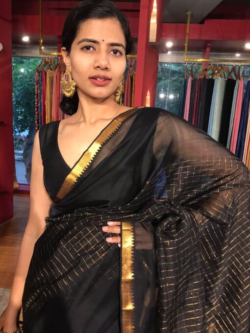 Black Handwoven Mangalagiri Chequered Silk Saree By Mirra Clothing